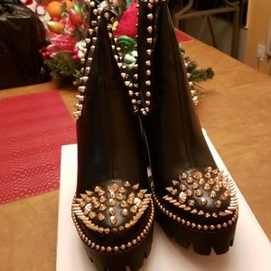 Bootie / UK size 8 us size 10 runs small